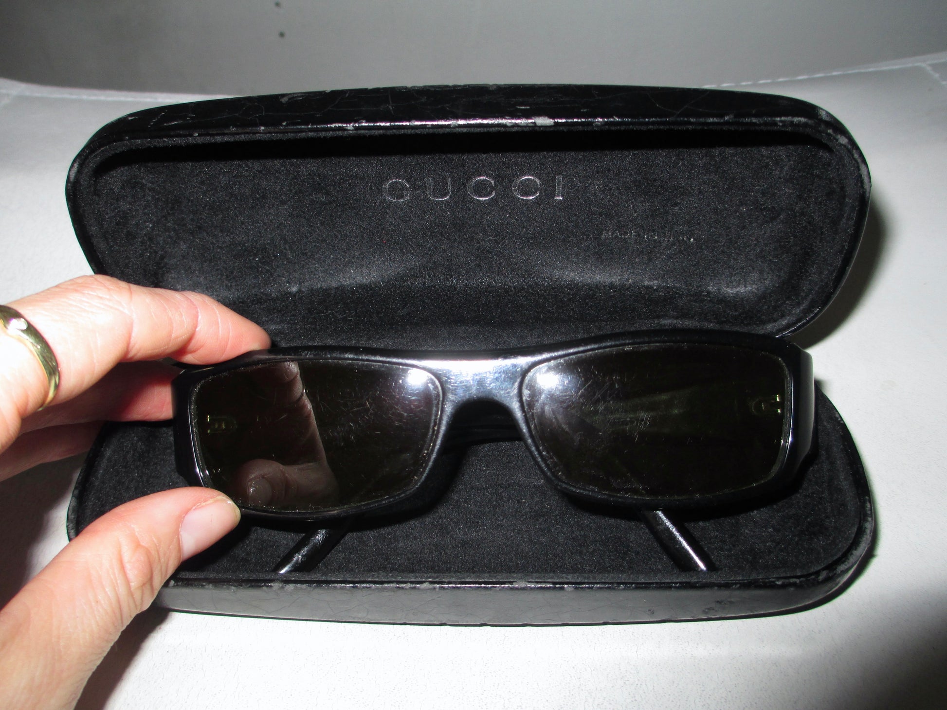 GUCCI VINTAGE DESIGNER SUNGLASSES WITH CASE front