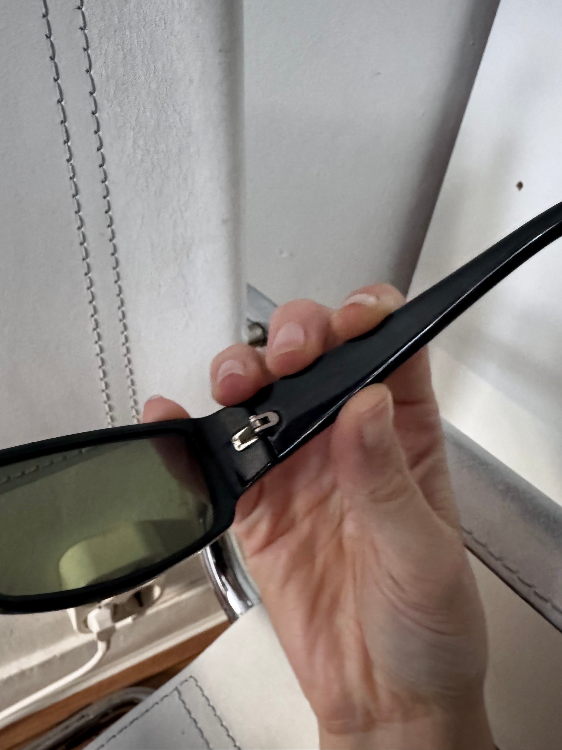 GUCCI VINTAGE DESIGNER SUNGLASSES WITH CASE front details