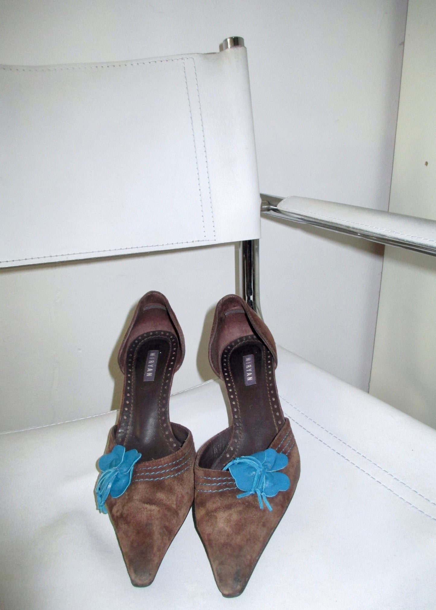 Vintage suede kitten heel with blue leather flower