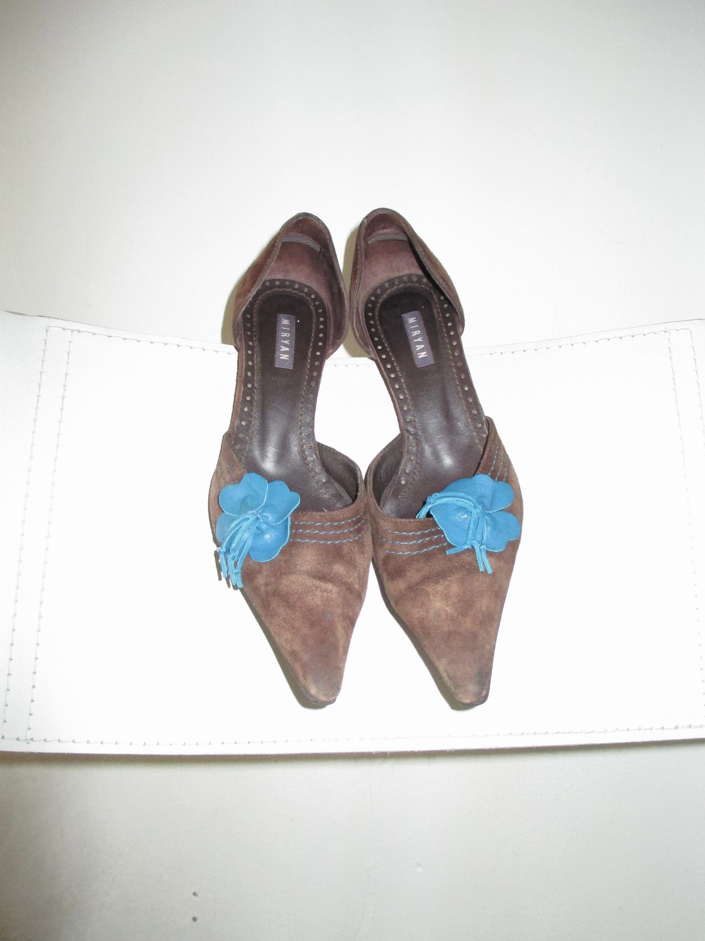 Vintage suede kitten heel with blue leather flower flash light