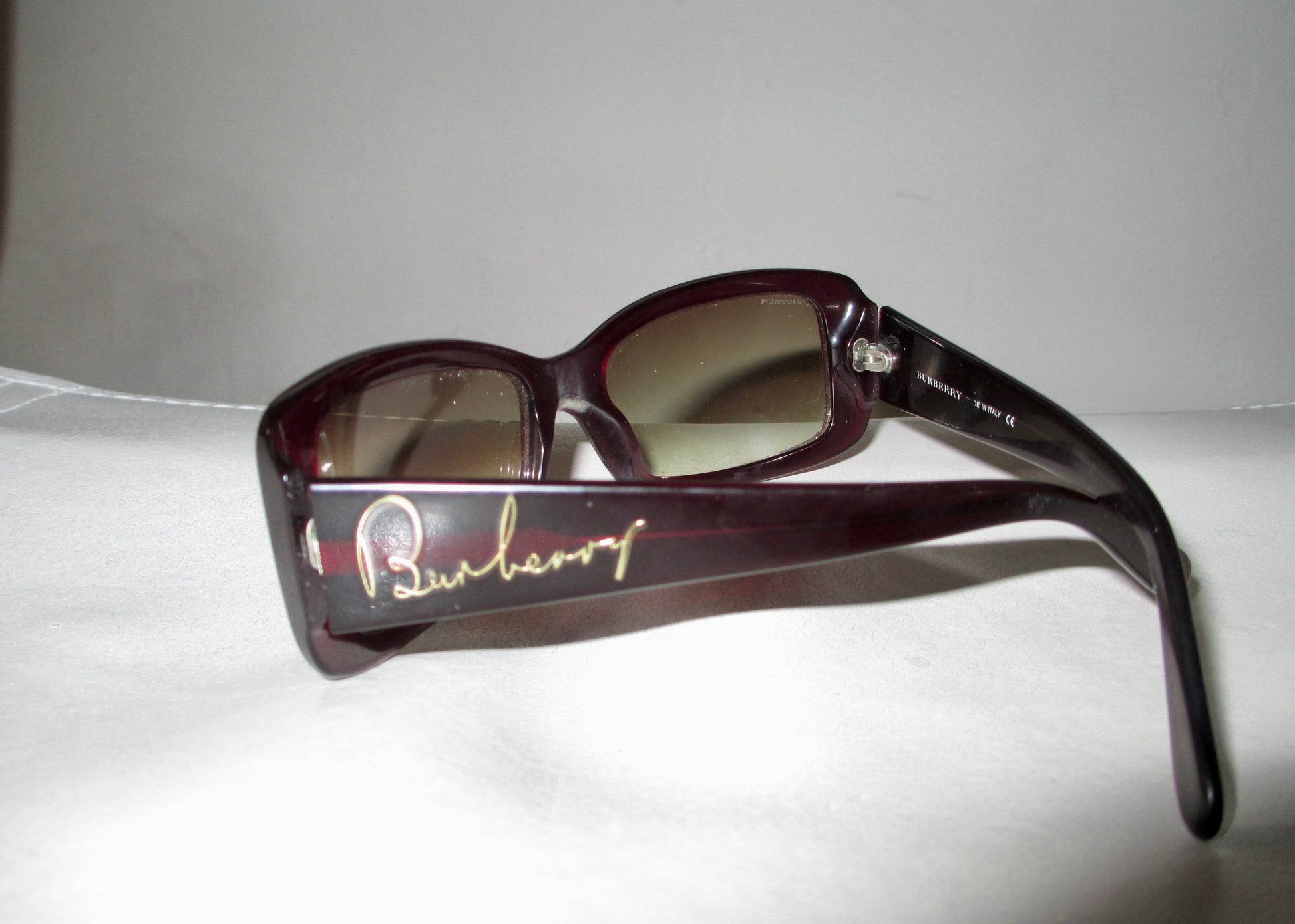 burberry glasses close up burgundy brown
