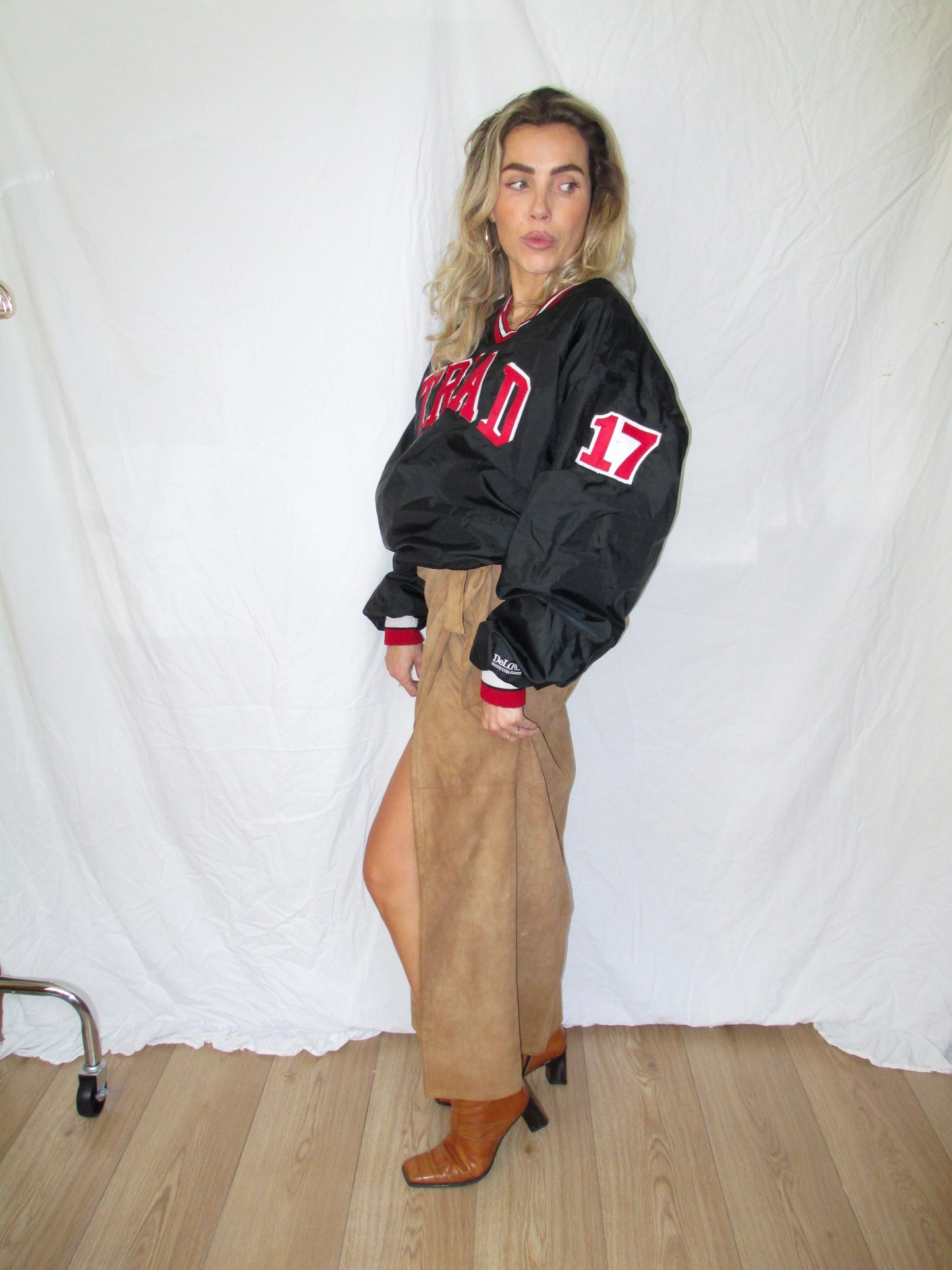 brown suede vintage skirt with baseball jersey bella hadid inspired vintage brown boots 